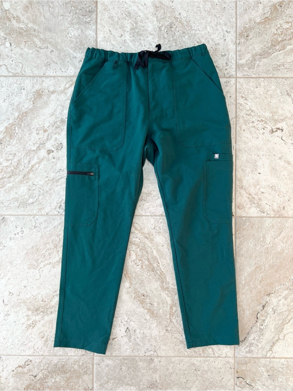FIGS Men’s Cairo Cargo Straight Leg Scrub Pant in Forest Green (PO# 3872), M/S
